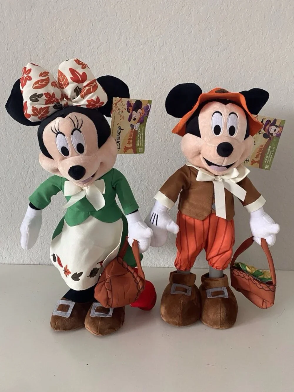 Disney Mickey Minnie Pilgrim Door Porch Greeter Fall Harvest Thanksgiving Autumn
